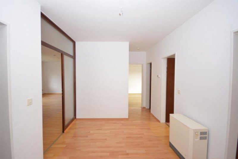 Brühl Brühl-West: Gut geschnittene 4-Zimmerwohnung in zentraler Lage Wohnung mieten