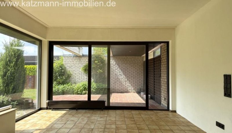 Erftstadt Helle Terrassenwohnung mit viel Platz (142 m² Wohn- u. Nutzfläche), Garten u. Garage inklusive Wohnung mieten