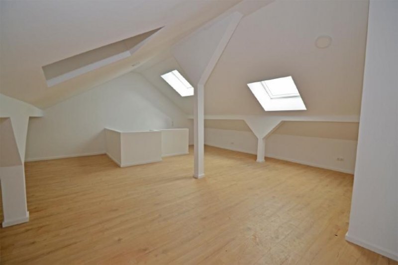 Wesseling Exklusive Maisonettewohnung mit großzügigem Studio in zentraler Lage! Wohnung mieten