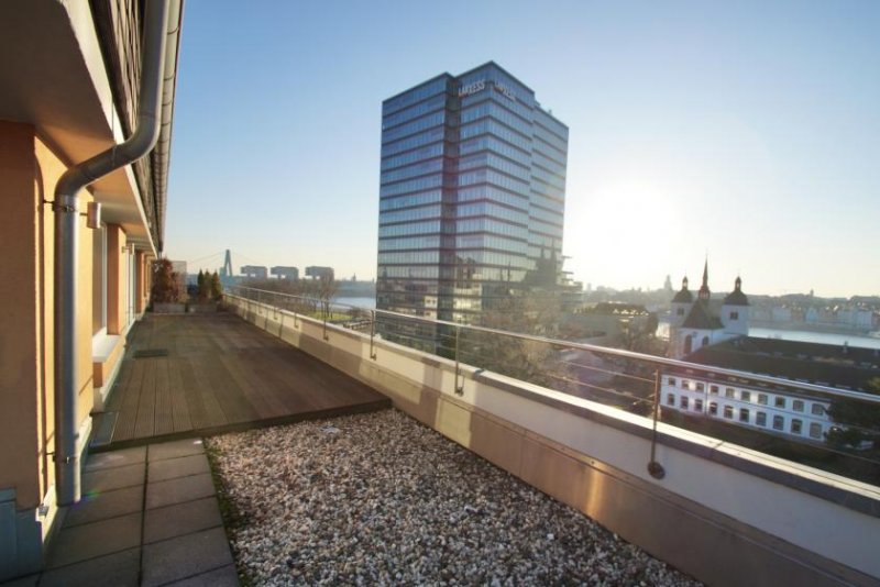 Köln CITYHOUSE: Penthouse - Kölns schönster Blick auf den Dom! 90 m² Terrasse in Süd-West-Ausrichtung Wohnung mieten