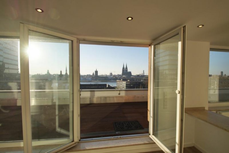 Köln CITYHOUSE: Penthouse - Kölns schönster Blick auf den Dom! 90 m² Terrasse in Süd-West-Ausrichtung Wohnung mieten