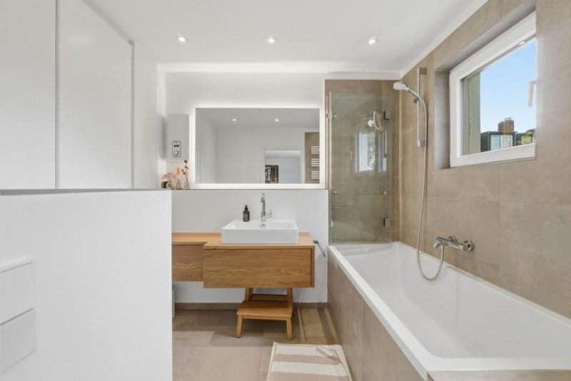 Köln Moderne 4-Zimmer Wohnung mit Süd-Balkon und Loggia in Köln-Nippes Wohnung mieten