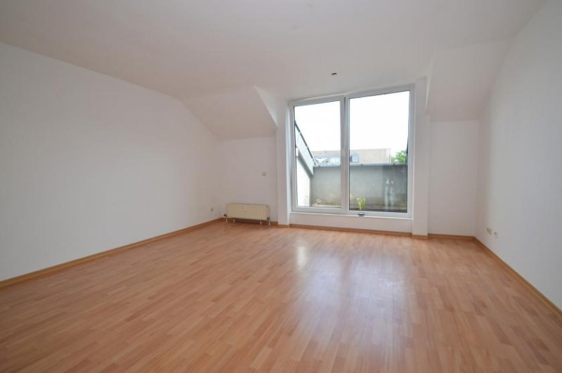 Köln Helle 2-Zimmerwohnung mit Balkon und Tiefgaragenstellplatz! Wohnung mieten