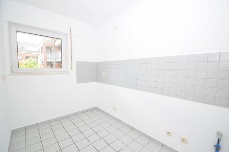 Köln Helle 2-Zimmerwohnung mit großem Balkon am Stadtrand von Köln Wohnung mieten