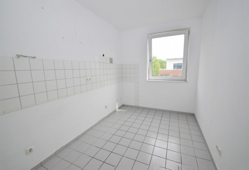 Köln Helle geräumige 3-Zimmerwohnung mit Loggia und Tiefgaragenstellplatz! Wohnung mieten