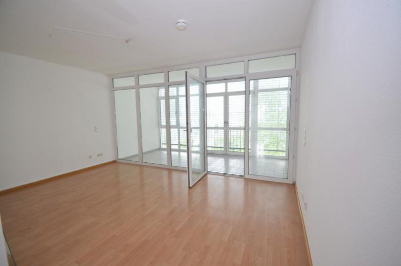 Köln Helle geräumige 3-Zimmerwohnung mit Loggia und Tiefgaragenstellplatz! Wohnung mieten