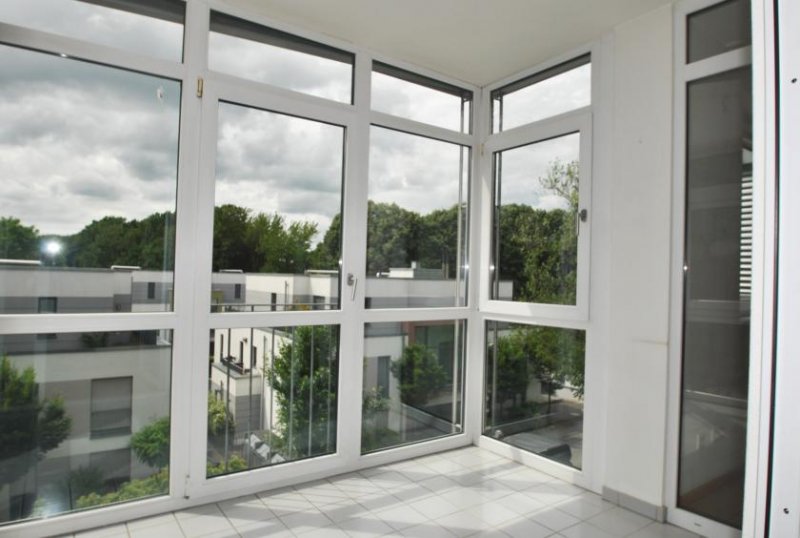 Köln Wohnen mitten im Grünen! 2-Zimmerwohnung mit Aufzug und TG-Stellplatz! Wohnung mieten
