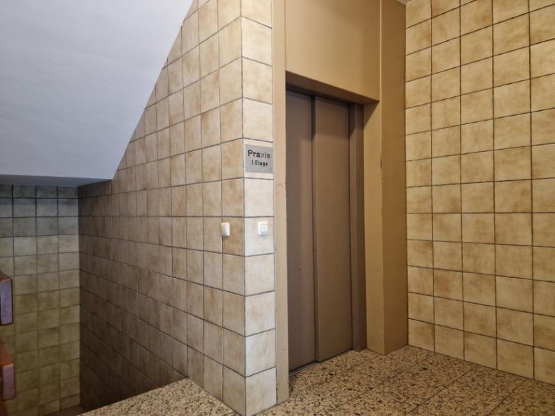 Eschweiler SANREALTY | Etablierte Büro- oder Praxisräume in bevorzugter Lage am Eschweiler Markt Gewerbe mieten