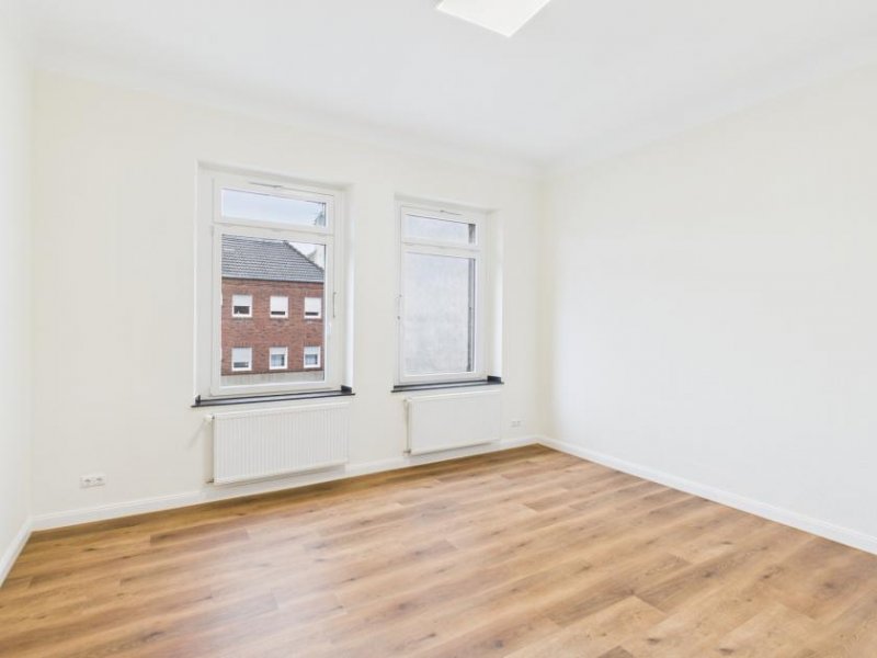 Düren Kernsanierte Altbauwohnung mit 3,60 m Deckenhöhe – 3 Zimmer, Stellplatz möglich – Düren-Birkesdorf Wohnung mieten