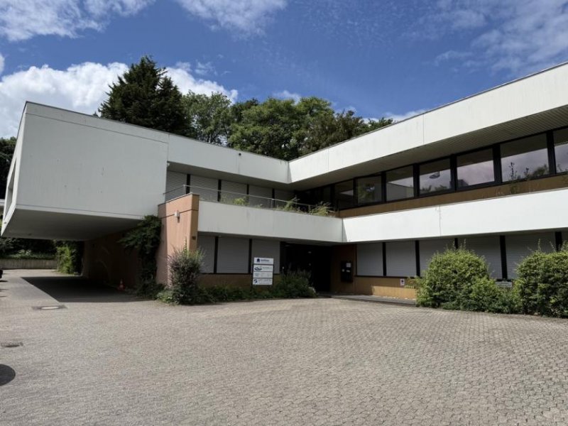 Bonn BONN, zentral in Autobahnnähe, ca. 292 m² Bürofläche mit Tageslichtfenster; 8 x Büroräume, Küche, WC Gewerbe mieten