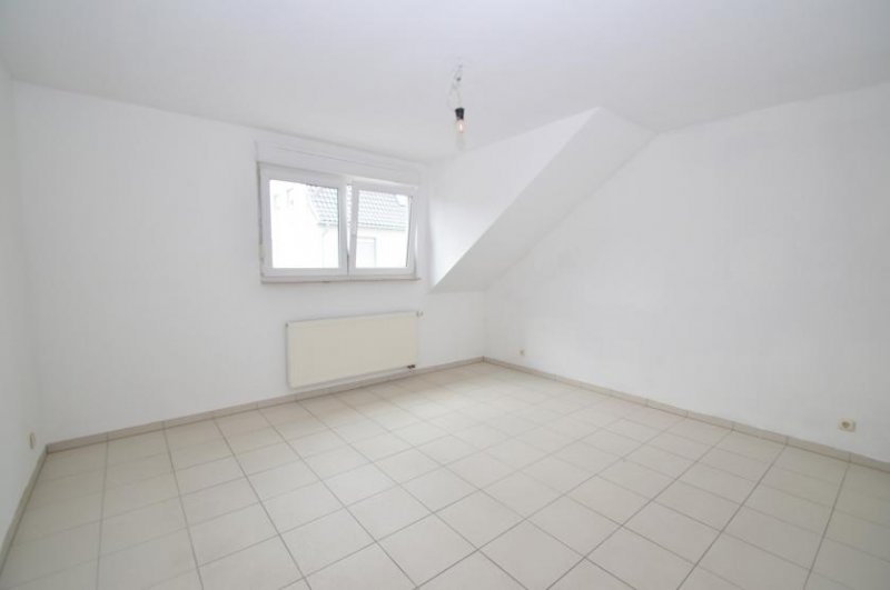 Bornheim (Rhein-Sieg-Kreis) Helle, großzügige 3-Zimmerwohnung in Bornheim-Kardorf mit Balkon! Wohnung mieten