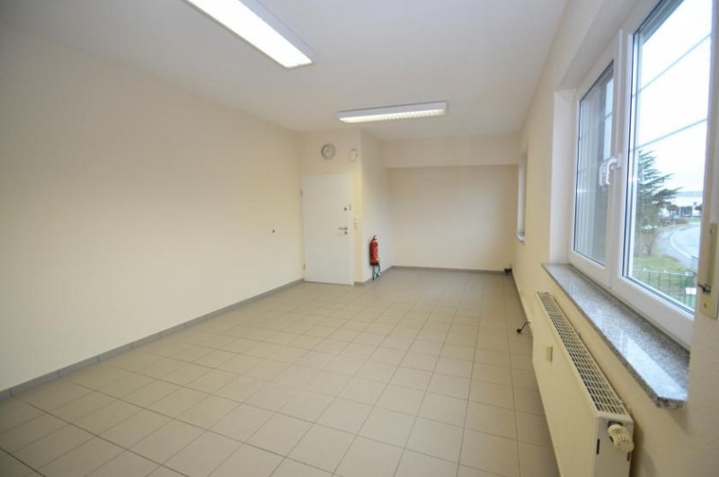 Bornheim (Rhein-Sieg-Kreis) Helle, großzügige Büroräume/Ausstellungsfläche im Gewerbegebiet Sechtem Gewerbe mieten