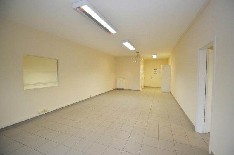 Bornheim (Rhein-Sieg-Kreis) Helle, großzügige Büroräume/Ausstellungsfläche im Gewerbegebiet Sechtem Gewerbe mieten