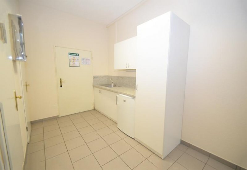 Bornheim (Rhein-Sieg-Kreis) Helle, großzügige Büroräume/Ausstellungsfläche im Gewerbegebiet Sechtem Gewerbe mieten