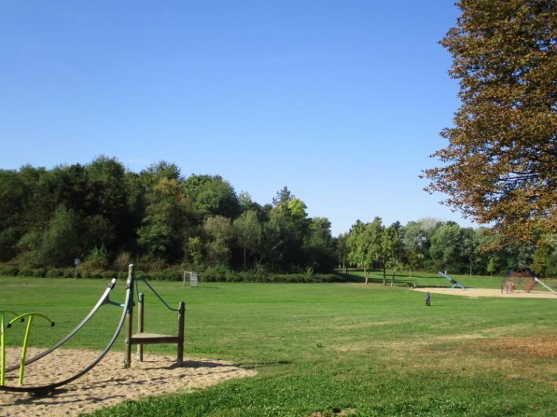 St. Augustin SANKT AUGUSTIN, schöne helle 2 Zi. Wohnung, Diele, Bad, großer Balkon, ca. 72 m² Wfl. TG-Stellplatz Wohnung mieten