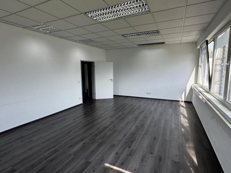 Troisdorf TROISDORF-Spich, Gewerbegebiet, 2 Büroräume ca. 78 m² Fl., 1.OG, Küche u. Terrasse zur Mitnutzung Gewerbe mieten