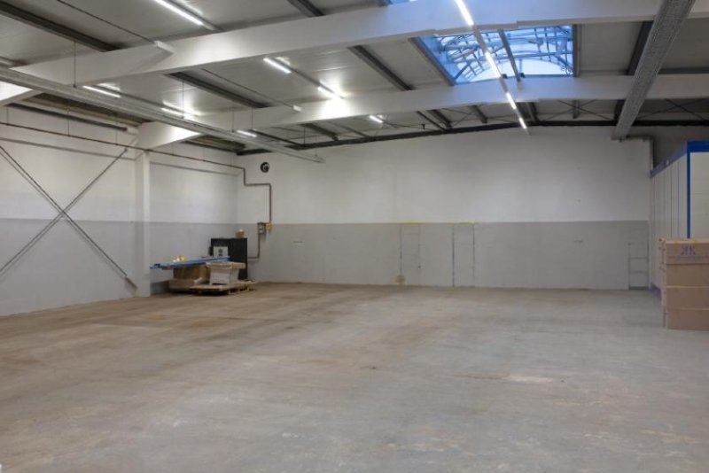 Swisttal Gewerbehalle mit Büroeinheiten und Lagerfläche Gewerbe mieten