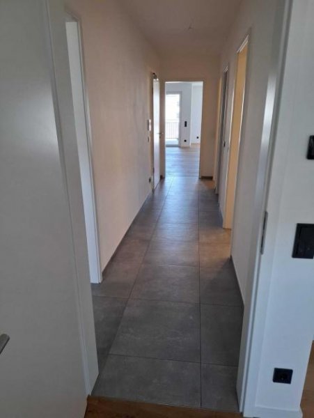 Trier Citylage, mod., neuw. Wohnkomfort: 3 ZKB, G.-WC, Balkon, Designküche ca. 72 m² ab sofort Wohnung mieten