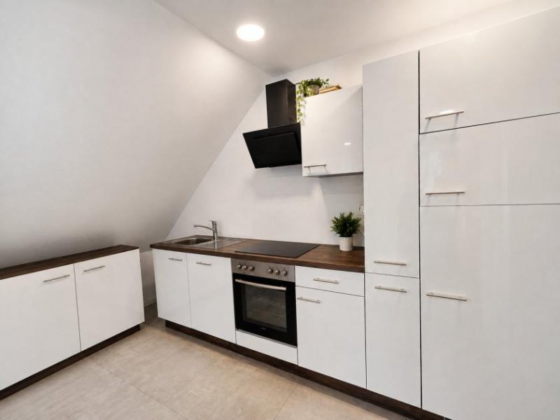 Konz Penthouse Stil: exkl. frisch renov. DG Whg. Konz-Berendsborn, 3 ZKB, EBK, Klima, Stellpl., ca. 81 m² Wohnung mieten