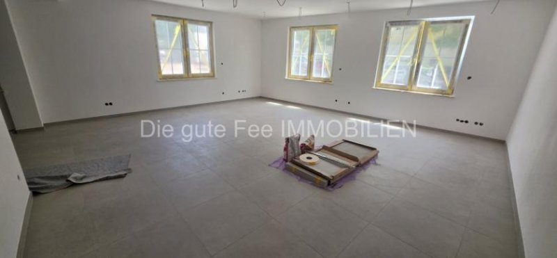 Mehring Schöne, moderne 3 Zimmer Wohnung mit Terrasse, Erstbezug Wohnung mieten