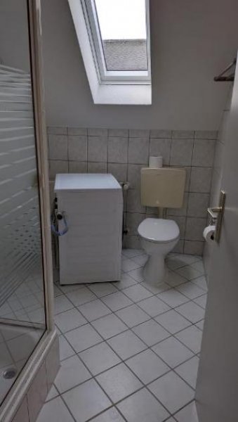 Hermeskeil Helle 2,5-Zimmer-Dachgeschosswohnung mit Garage – modernisiert & sofort bezugsfrei Wohnung mieten