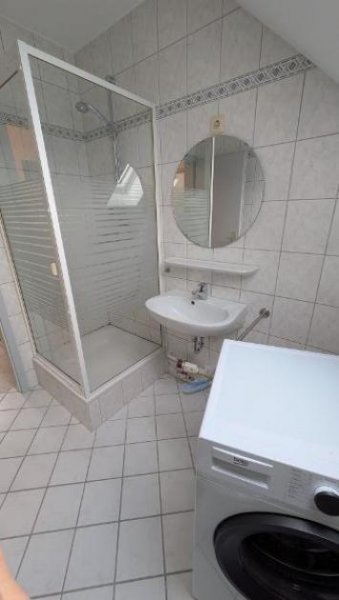 Hermeskeil Helle 2,5-Zimmer-Dachgeschosswohnung mit Garage – modernisiert & sofort bezugsfrei Wohnung mieten