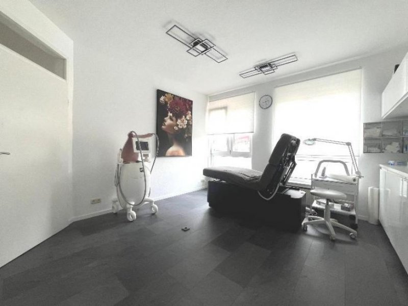 Montabaur Montabaur, Büro-/Praxisräume mit Schlossblick *VIRTUELLE 360° BESICHTIGUNG AUF ANFRAGE* Gewerbe mieten