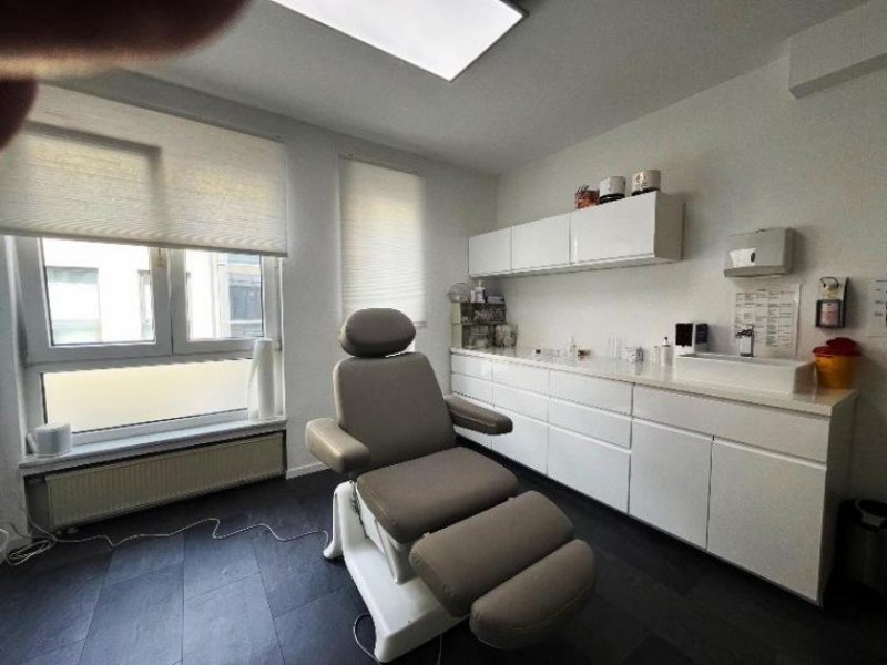 Montabaur Montabaur, Büro-/Praxisräume mit Schlossblick *VIRTUELLE 360° BESICHTIGUNG AUF ANFRAGE* Gewerbe mieten