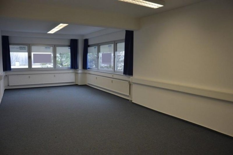 Freudenberg (Kreis Siegen-Wittgenstein) Büroetage mit 9 Büros, Bad, Teeküche, getrennte Toiletten, 4 Abstellräume Gewerbe mieten