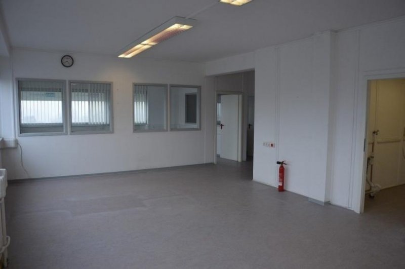 Freudenberg (Kreis Siegen-Wittgenstein) Büroetage mit 9 Büros, Bad, Teeküche, getrennte Toiletten, 4 Abstellräume Gewerbe mieten