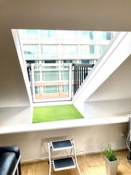Frankfurt am Main Möbliertes Büro mit Dachbalkon in kreativer Bürogemeinschaft im Herzen von Frankfurt am Main Gewerbe mieten