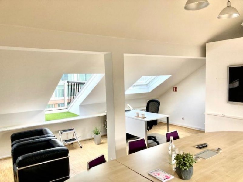Frankfurt am Main Möbliertes Büro mit Dachbalkon in kreativer Bürogemeinschaft im Herzen von Frankfurt am Main Gewerbe mieten
