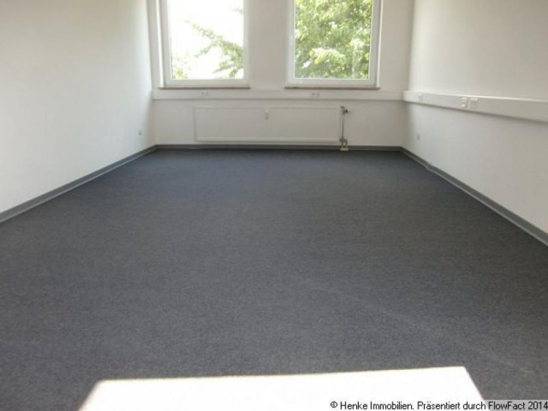 Frankfurt am Main SCHÖNE BÜROFLÄCHE, 300 M², 11 RÄUME, IN DER "BERNER STRASSE" ZU VERMIETEN Gewerbe mieten