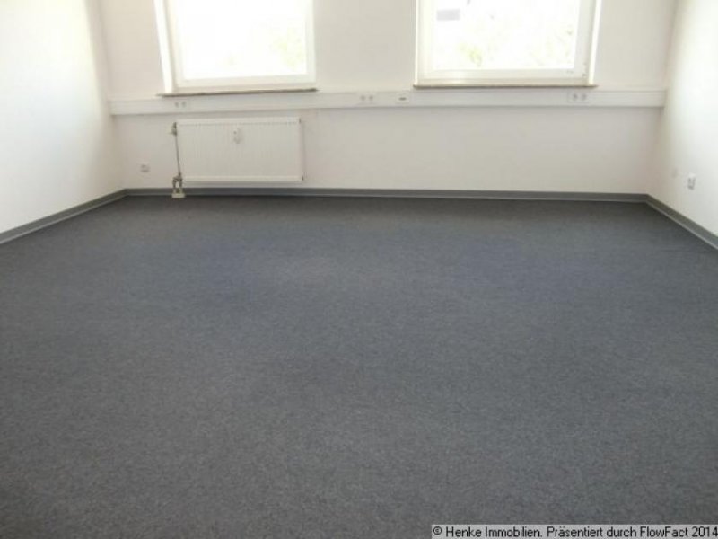 Frankfurt am Main SCHÖNE BÜROFLÄCHE, 300 M², 11 RÄUME, IN DER "BERNER STRASSE" ZU VERMIETEN Gewerbe mieten