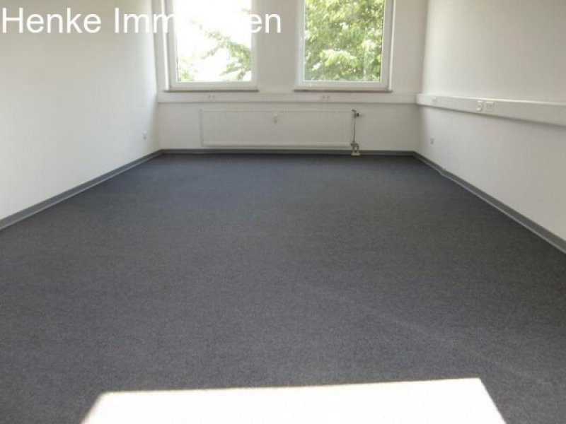 Frankfurt am Main Schöne und helle Bürofläche im 2. OG, 10 Räume, 300 m², Teeküche, Berner Straße, zu vermieten Gewerbe mieten