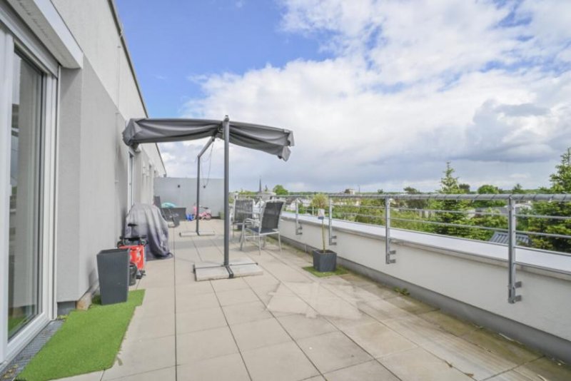 Rödermark DIETZ: Moderne und helle 4-Wohnung im 3. OG , 1 Terrasse, Aufzug und 2 TG-Stellplätzen in Rödermark! Wohnung mieten