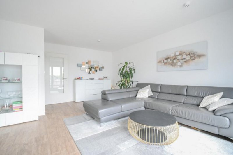 Rödermark DIETZ: Moderne und helle 4-Wohnung im 3. OG , 1 Terrasse, Aufzug und 2 TG-Stellplätzen in Rödermark! Wohnung mieten