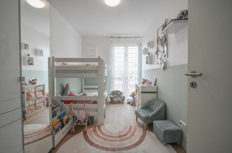 Rödermark DIETZ: Moderne und helle 4-Wohnung im 3. OG , 1 Terrasse, Aufzug und 2 TG-Stellplätzen in Rödermark! Wohnung mieten