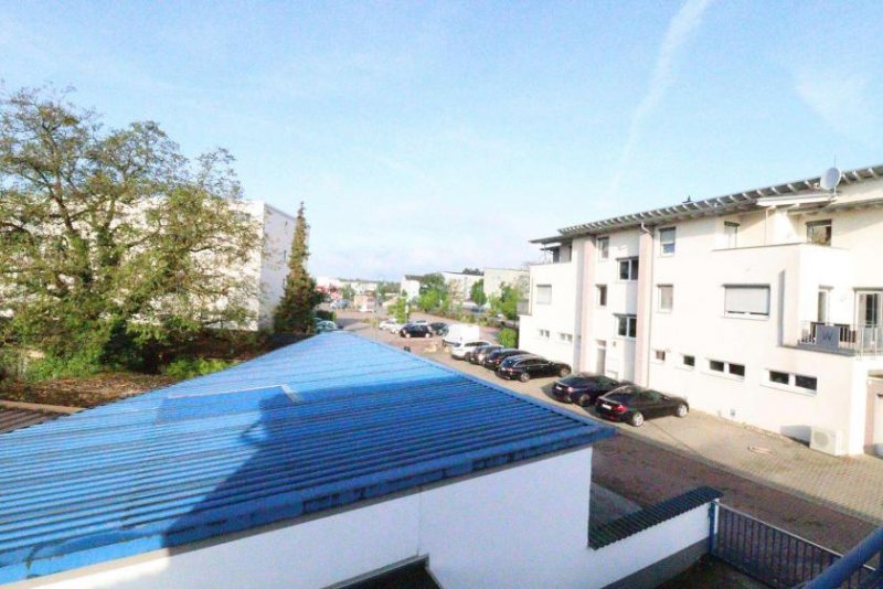 Erlensee WRS Immobilien - Erlensee - kleine Bürofläche in zentraler Lage - mit Balkon und Duschbad Gewerbe mieten