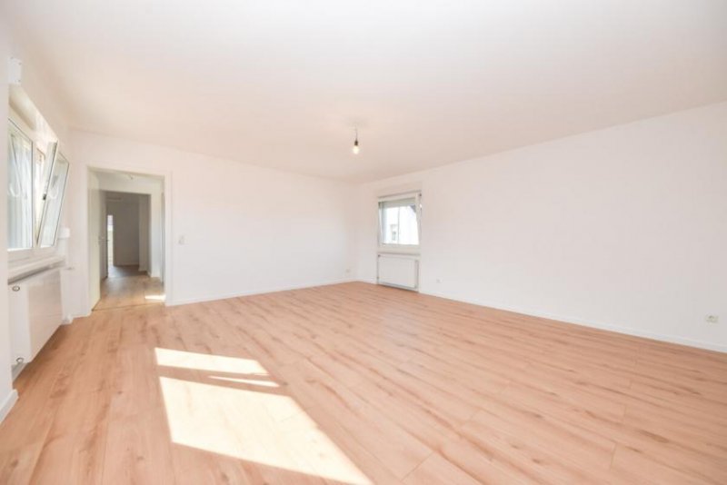 Hasselroth DIETZ: TOP TOP moderne 4-Zi. Wohnung - 1. Obergeschoss im 2-Familienhaus! 1/2 Garage + 2 PKW-Außenplätze Wohnung mieten