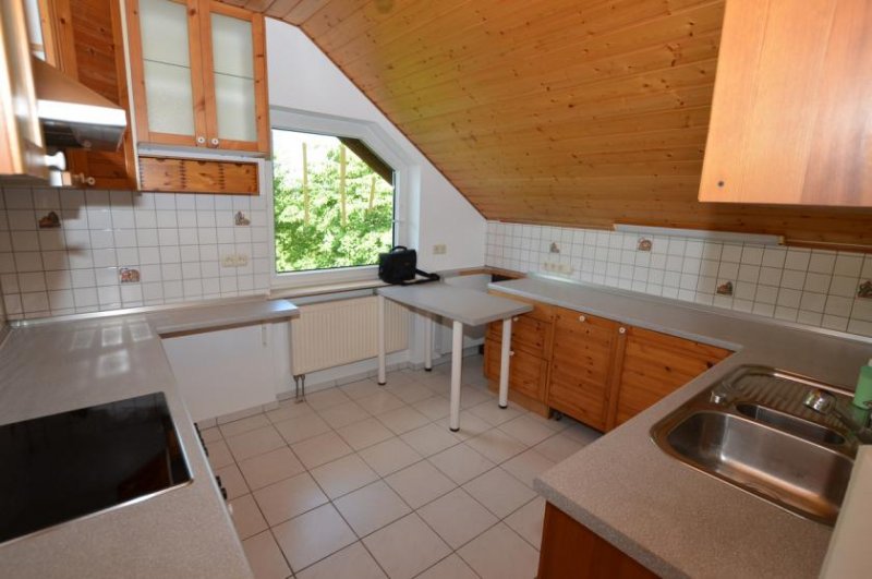 Büdingen DIETZ: Trendige 4 Zimmer-Dachgeschosswohnung im 2- Familienhaus mit Blick ins Grüne! Wohnung mieten