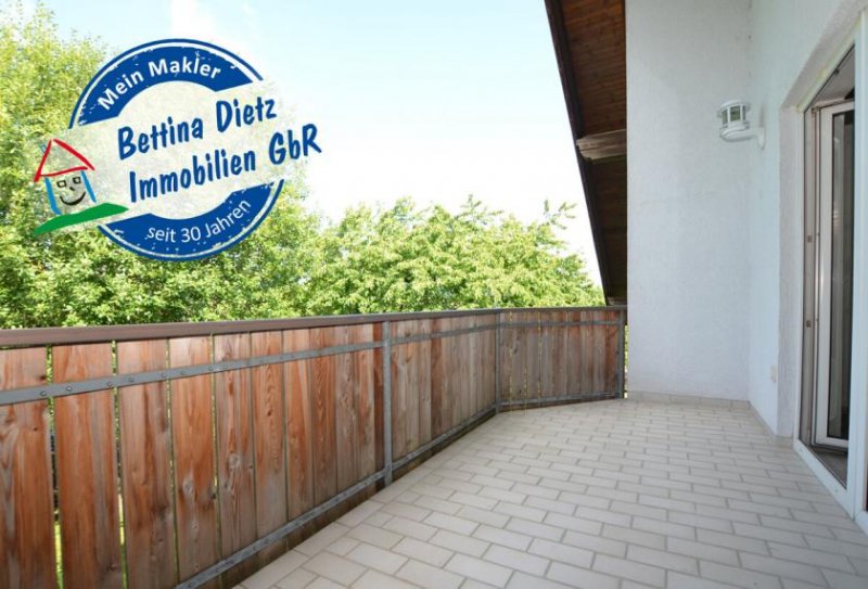 Büdingen DIETZ: Trendige 4 Zimmer-Dachgeschosswohnung im 2- Familienhaus mit Blick ins Grüne! Wohnung mieten