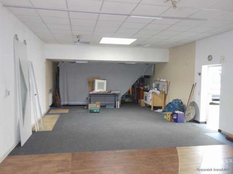 Büdingen Große Gewerbefläche an der Hauptstraße mit Schaufenster und Ausstellungsfläche zu vermieten Gewerbe mieten