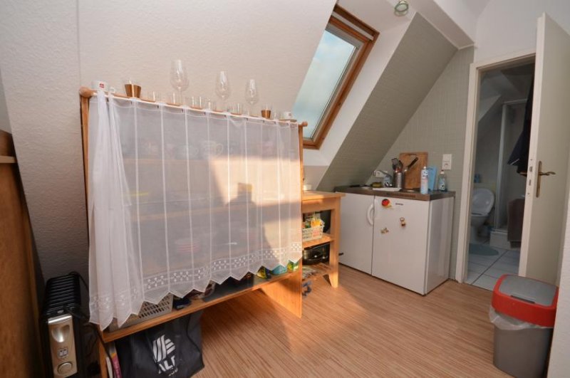 Aschaffenburg DIETZ: Voll-möbliertes 1-Zimmer-Dachgeschosswohnung im 5. Oberrgeschoss - OHNE AUFZUG! Wohnung mieten
