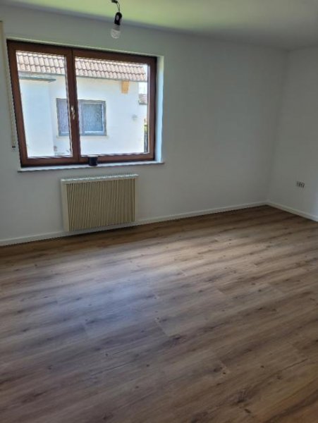 Alzenau Schicke neu sanierte 3,5-Zimmer-Wohnung mit Terrasse und Stellplatz - ruhige Lage Wohnung mieten