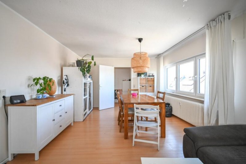 Großostheim DIETZ: 3 Zimmer Dachgeschoss-Wohnung im 3-Familienhaus mit Garage in Großostheim! Wohnung mieten