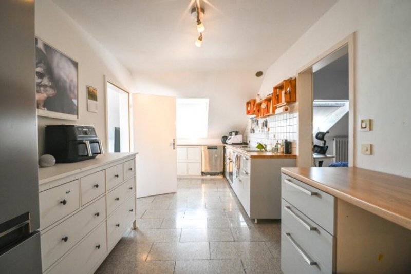 Großostheim DIETZ: 3 Zimmer Dachgeschoss-Wohnung im 3-Familienhaus mit Garage in Großostheim! Wohnung mieten