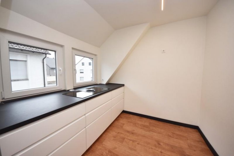 Großostheim DIETZ: Einzugsbereite 3-4-Zimmer-Wohnung mit Einbauküche, opt. Garage und Klimaanlage - Ruhige Lage! Wohnung mieten