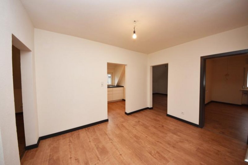 Großostheim DIETZ: Einzugsbereite 3-4-Zimmer-Wohnung mit Einbauküche, opt. Garage und Klimaanlage - Ruhige Lage! Wohnung mieten