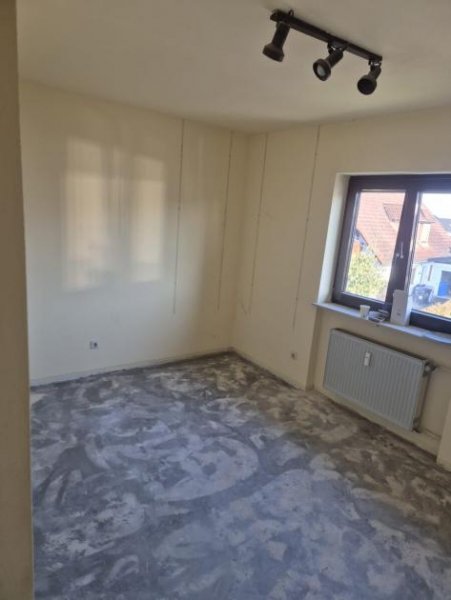 Großostheim DIETZ: Erstbezug nach Sanierung! Modernisierte Obergeschosswohnung mit Balkon in Großostheim! Wohnung mieten